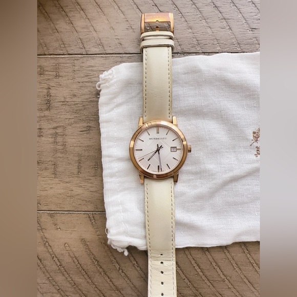 Burberry Other Burberry Bu98 Real Leatherstrap Ladies Watchneed To Replace Battery Poshmark